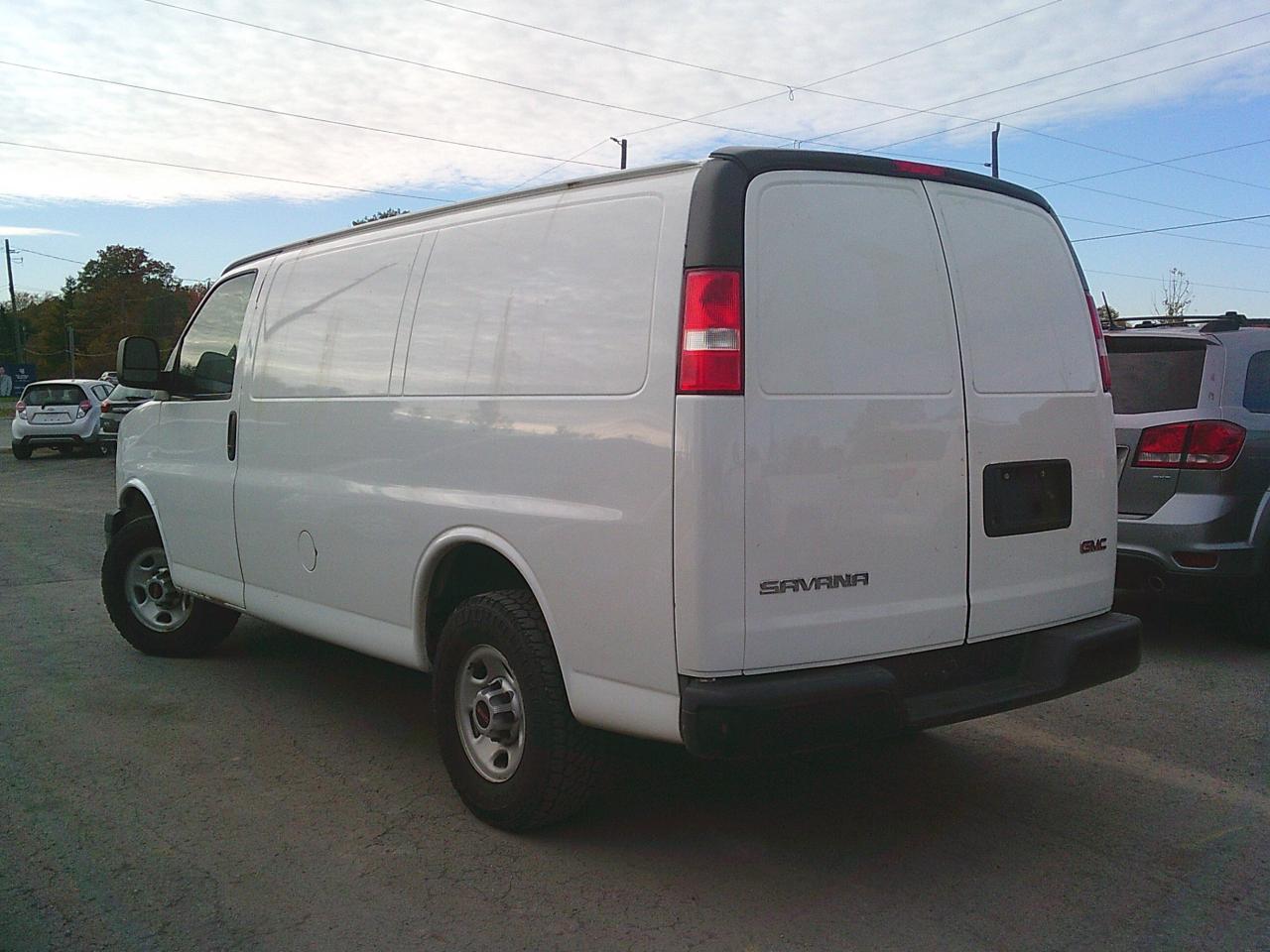 2017 GMC Savana Cargo Van RWD 3500 135 - Photo #6