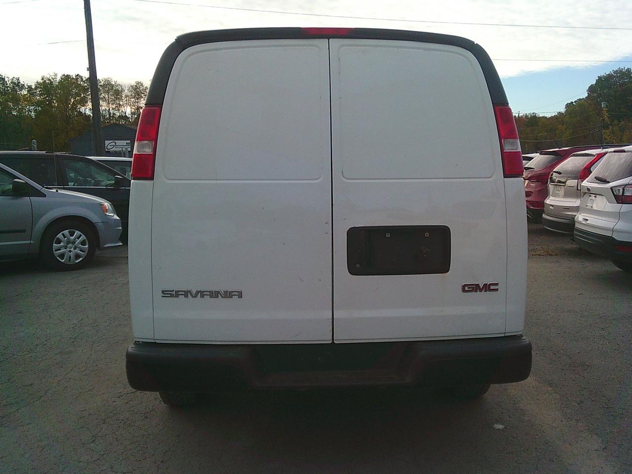 2017 GMC Savana Cargo Van RWD 3500 135 - Photo #7