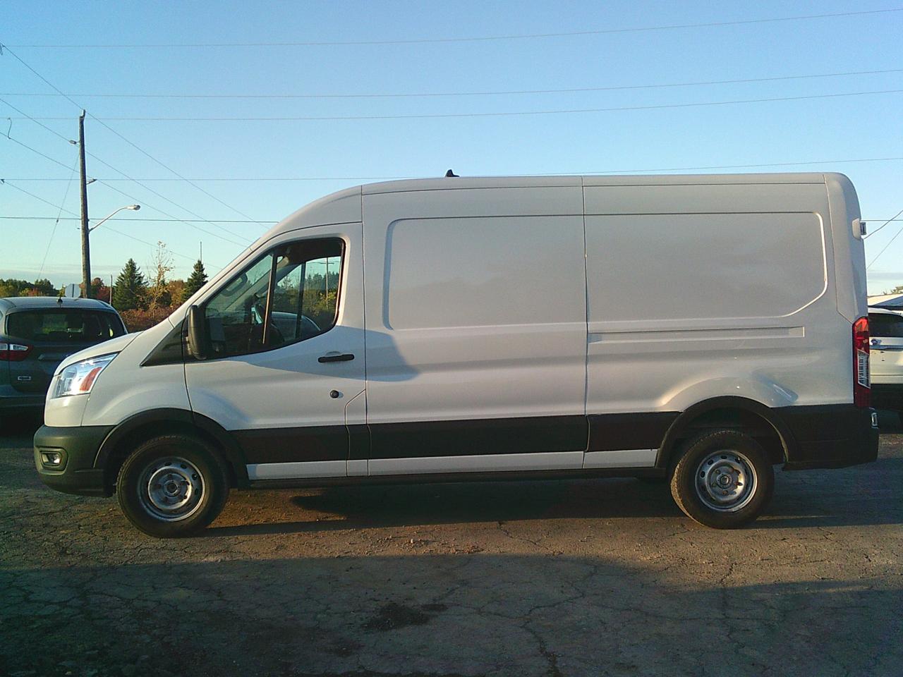 Used 2021 Ford Transit Cargo Van T-250 148  Med Rf 9070 GVWR RWD for sale in Fenwick, ON