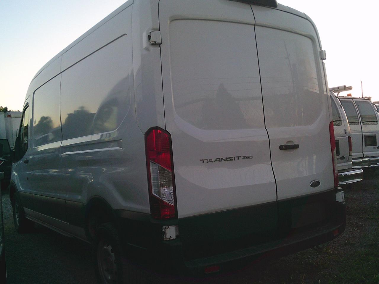 2021 Ford Transit Cargo Van T-250 148  Med Rf 9070 GVWR RWD - Photo #7