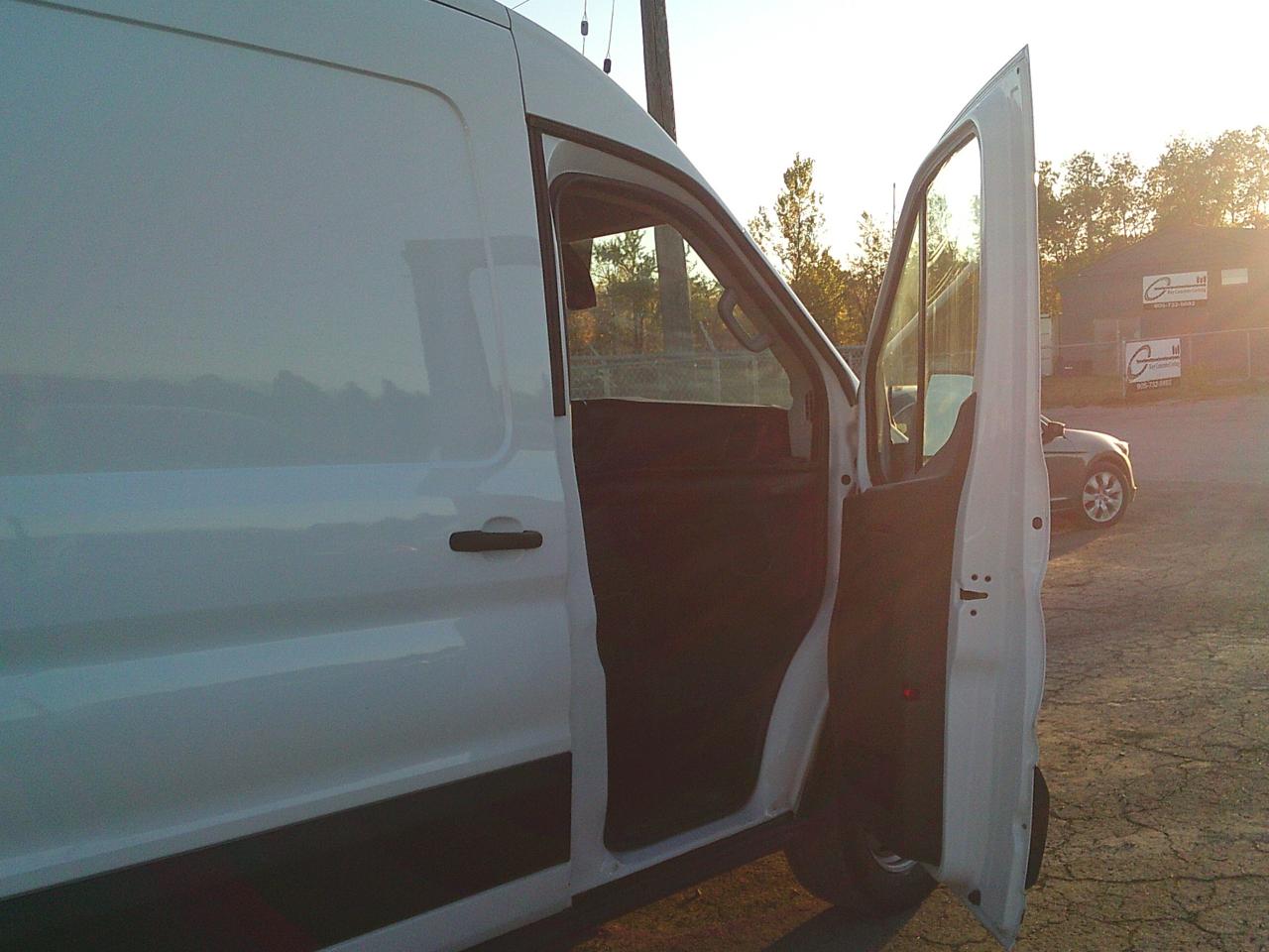 2021 Ford Transit Cargo Van T-250 148  Med Rf 9070 GVWR RWD - Photo #19