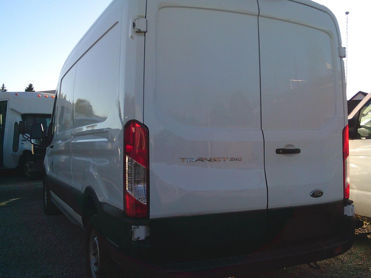 2021 Ford Transit Cargo Van T-250 148  Med Rf 9070 GVWR RWD - Photo #5