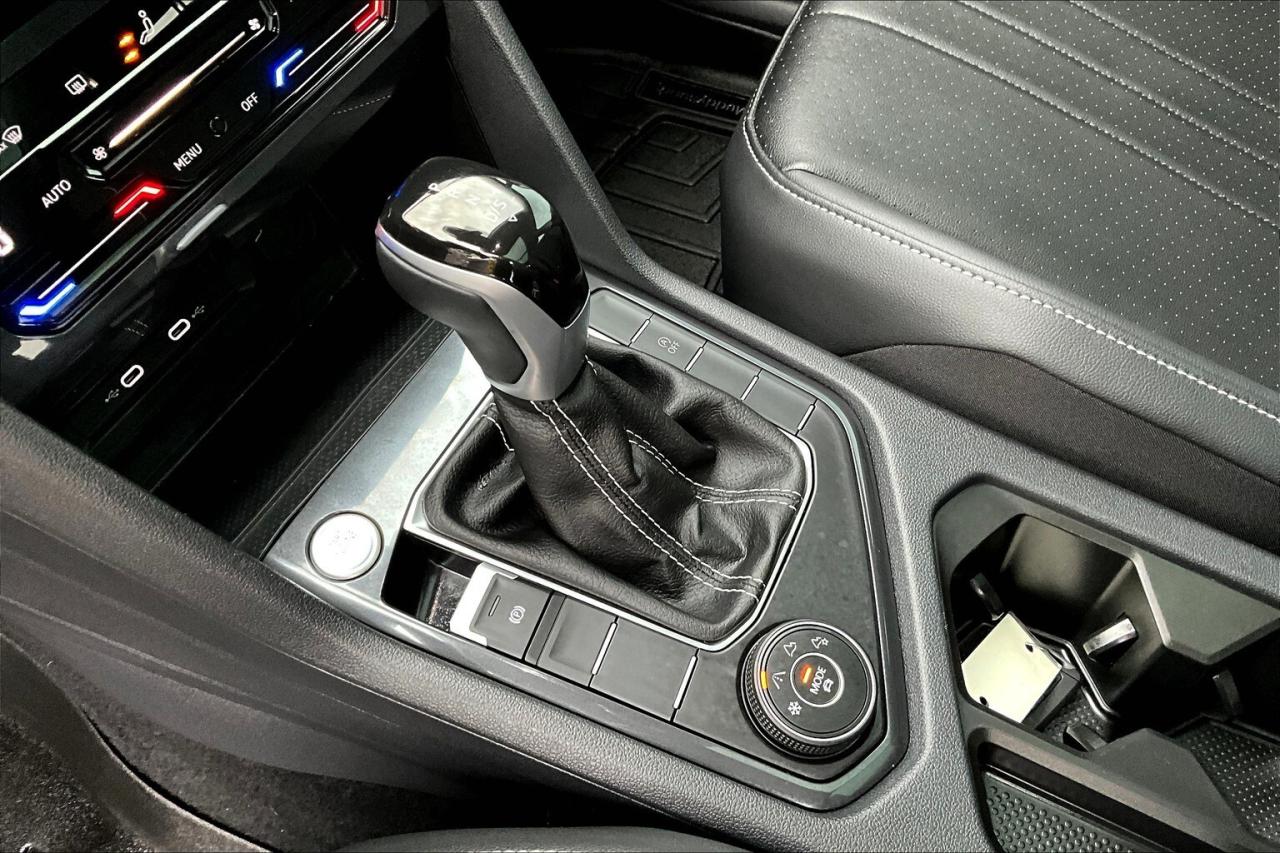 2024 Volkswagen Tiguan Comfortline | Heated Leather | Panoroof | AWD Photo