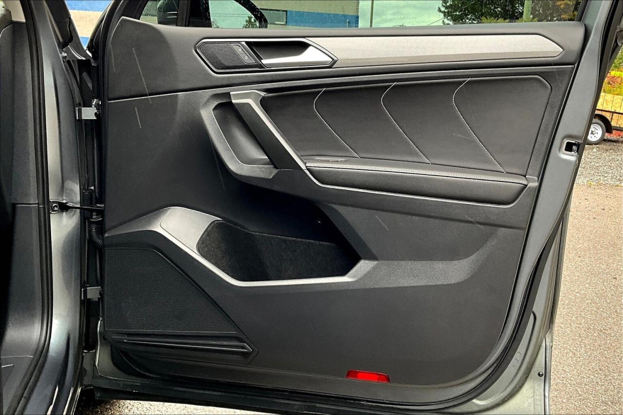 2024 Volkswagen Tiguan Comfortline | Heated Leather | Panoroof | AWD Photo