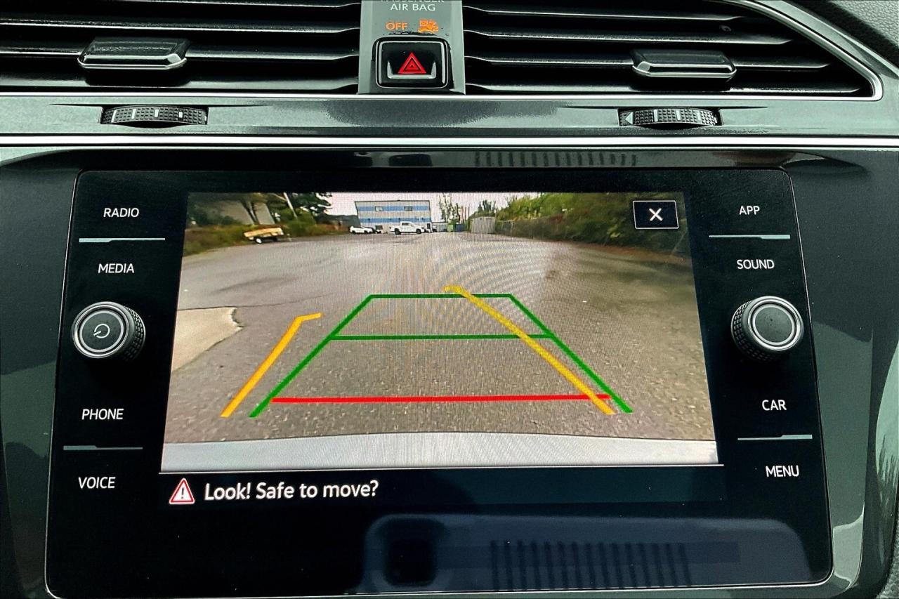 2024 Volkswagen Tiguan Comfortline | Heated Leather | Panoroof | AWD Photo