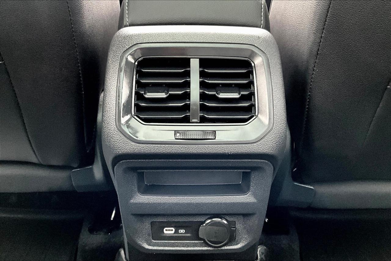 2024 Volkswagen Tiguan Comfortline | Heated Leather | Panoroof | AWD Photo