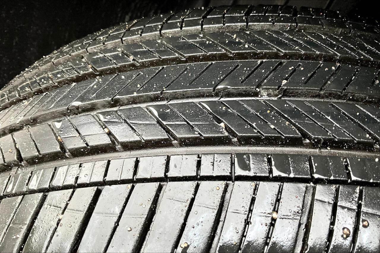 2024 Volkswagen Tiguan Comfortline | Heated Leather | Panoroof | AWD Photo