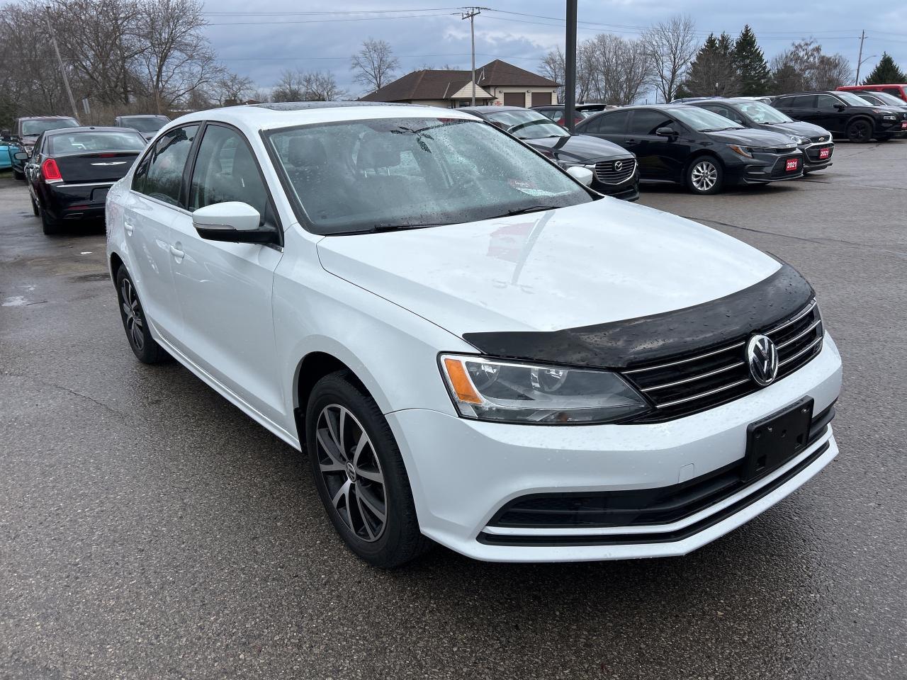 2016 Volkswagen Jetta Sedan COMFORTLINE, CLEAN CARFAX, MANUAL, SUNROOF! - Photo #4