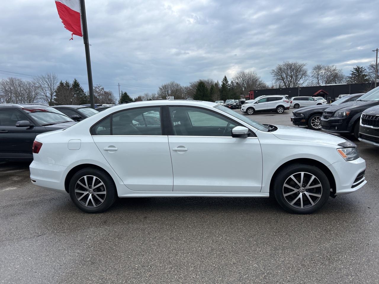 2016 Volkswagen Jetta Sedan COMFORTLINE, CLEAN CARFAX, MANUAL, SUNROOF! - Photo #5