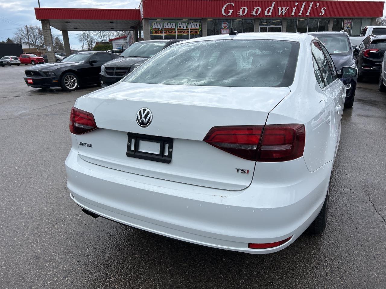 2016 Volkswagen Jetta Sedan COMFORTLINE, CLEAN CARFAX, MANUAL, SUNROOF! - Photo #6