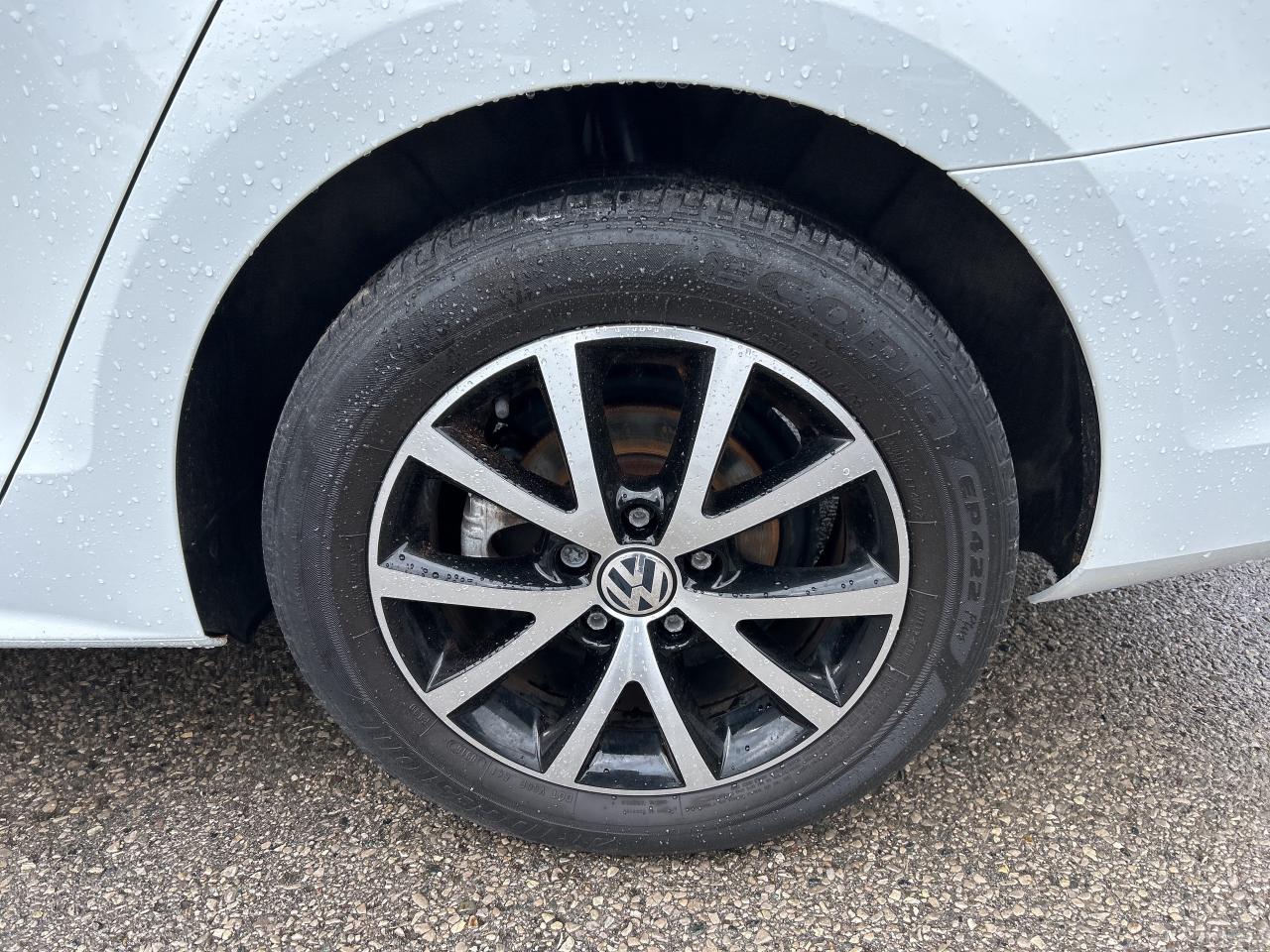 2016 Volkswagen Jetta Sedan COMFORTLINE, CLEAN CARFAX, MANUAL, SUNROOF! - Photo #10