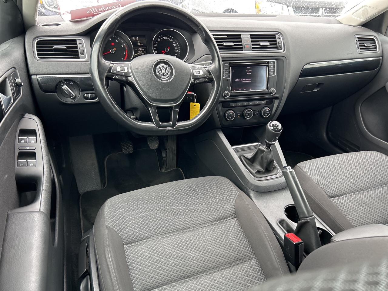 2016 Volkswagen Jetta Sedan COMFORTLINE, CLEAN CARFAX, MANUAL, SUNROOF! - Photo #13