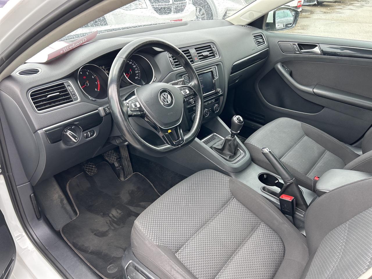 2016 Volkswagen Jetta Sedan COMFORTLINE, CLEAN CARFAX, MANUAL, SUNROOF! - Photo #14