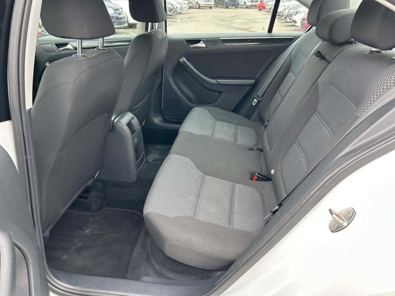 2016 Volkswagen Jetta Sedan COMFORTLINE, CLEAN CARFAX, MANUAL, SUNROOF! - Photo #12