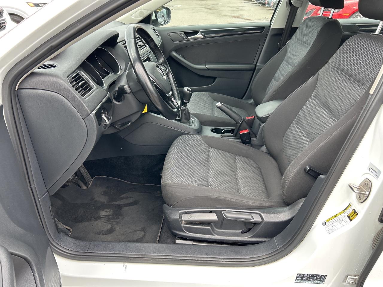 2016 Volkswagen Jetta Sedan COMFORTLINE, CLEAN CARFAX, MANUAL, SUNROOF! - Photo #15
