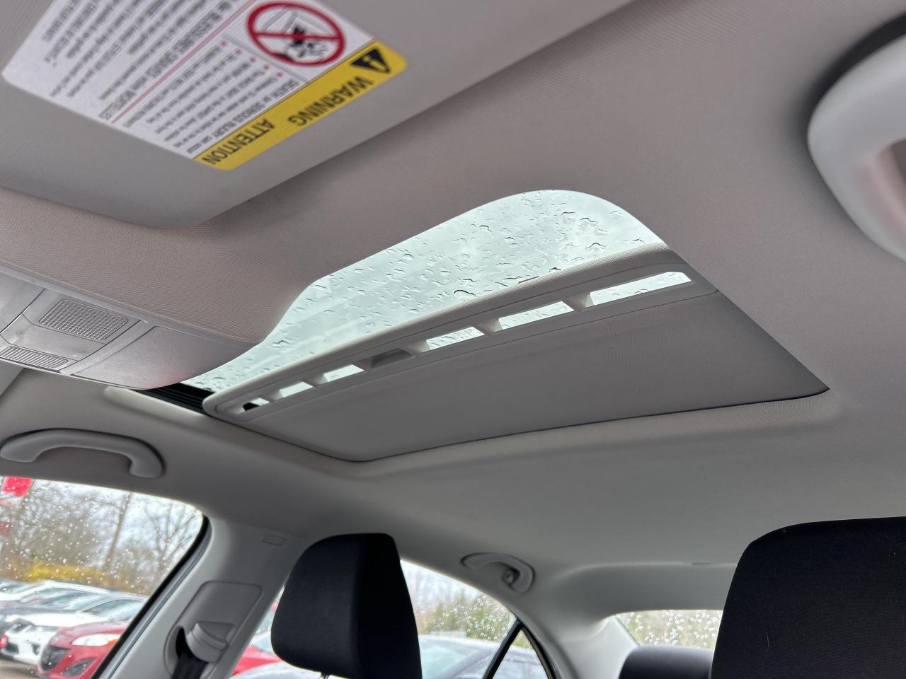 2016 Volkswagen Jetta Sedan COMFORTLINE, CLEAN CARFAX, MANUAL, SUNROOF! - Photo #17