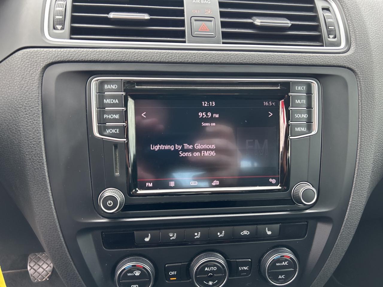 2016 Volkswagen Jetta Sedan COMFORTLINE, CLEAN CARFAX, MANUAL, SUNROOF! - Photo #20