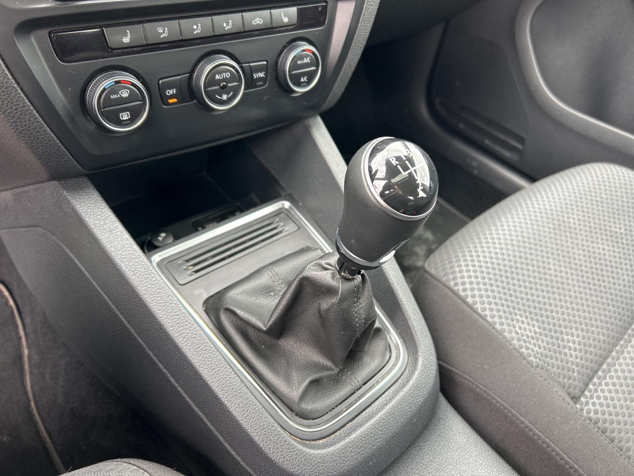 2016 Volkswagen Jetta Sedan COMFORTLINE, CLEAN CARFAX, MANUAL, SUNROOF! - Photo #22