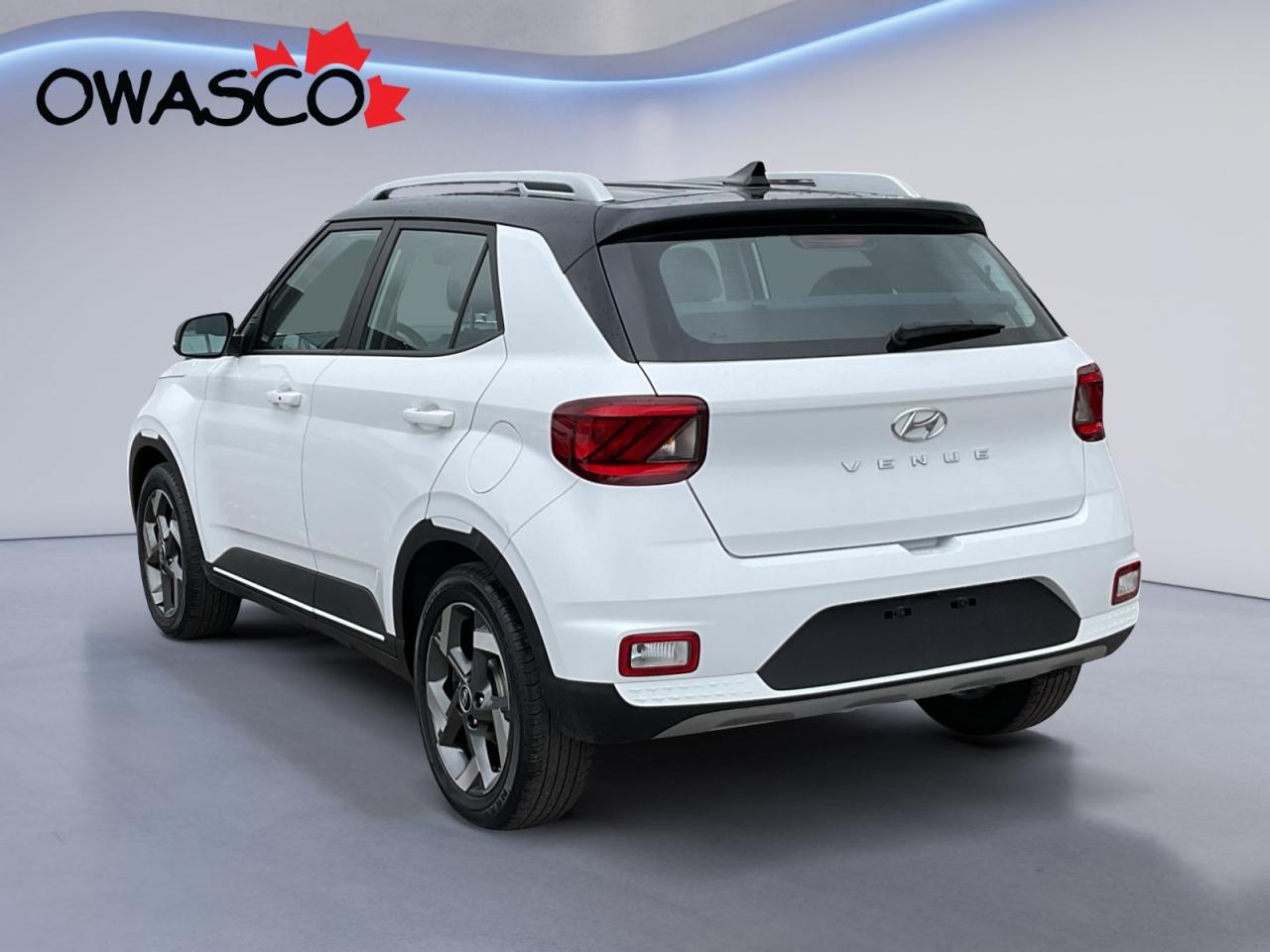 2021 Hyundai Venue 1.6L Trend! Great Kms! One Owner! Photo3