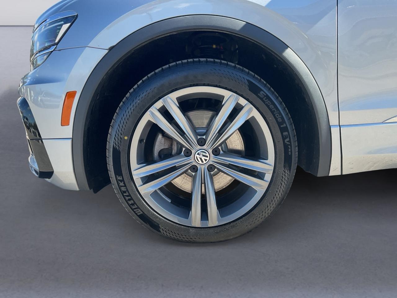 2021 Volkswagen Tiguan 2.0L R-Line! Amazing on Gas! Clean CarFax! Photo