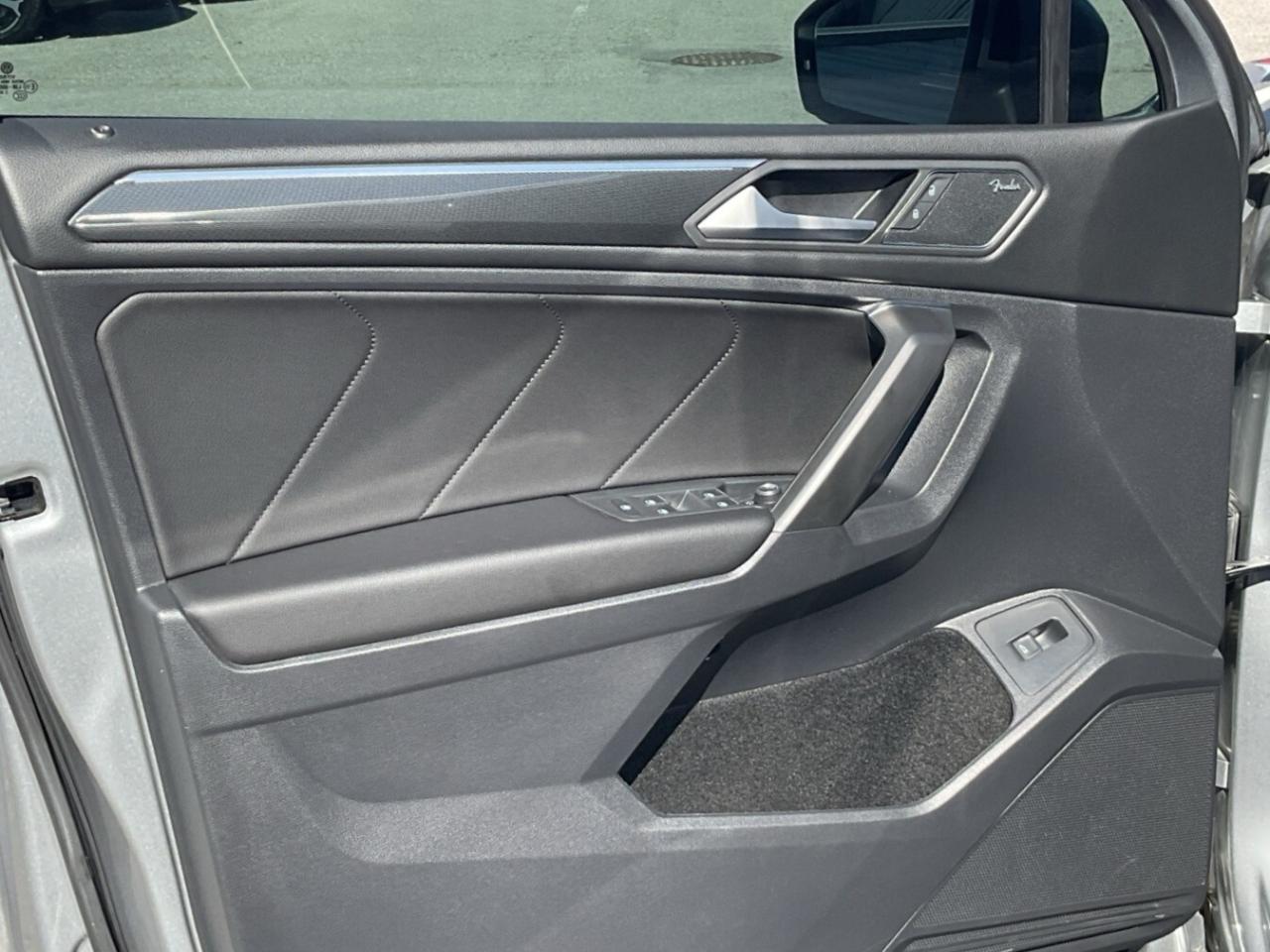 2021 Volkswagen Tiguan 2.0L R-Line! Amazing on Gas! Clean CarFax! Photo