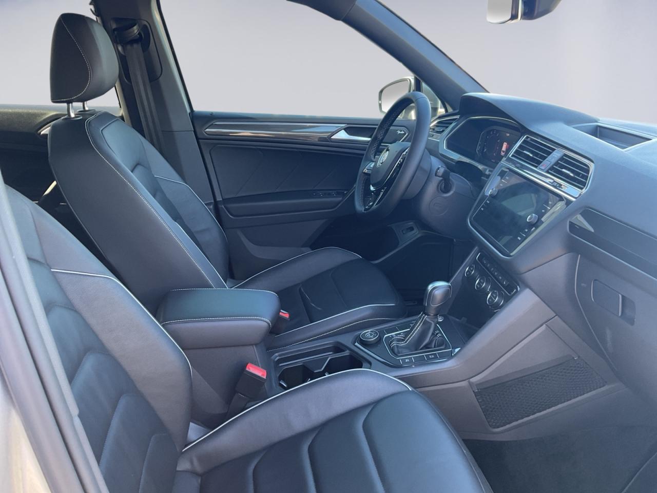 2021 Volkswagen Tiguan 2.0L R-Line! Amazing on Gas! Clean CarFax! Photo