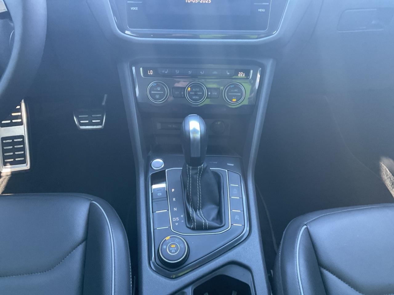 2021 Volkswagen Tiguan 2.0L R-Line! Amazing on Gas! Clean CarFax! Photo