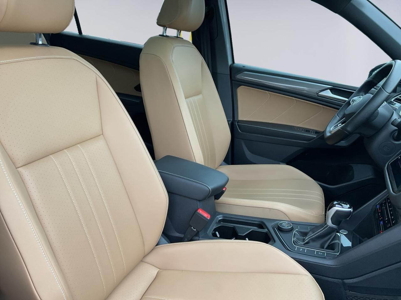 2023 Volkswagen Tiguan 2.0L R-Line Black Edition! One Owner Off Lease! Photo