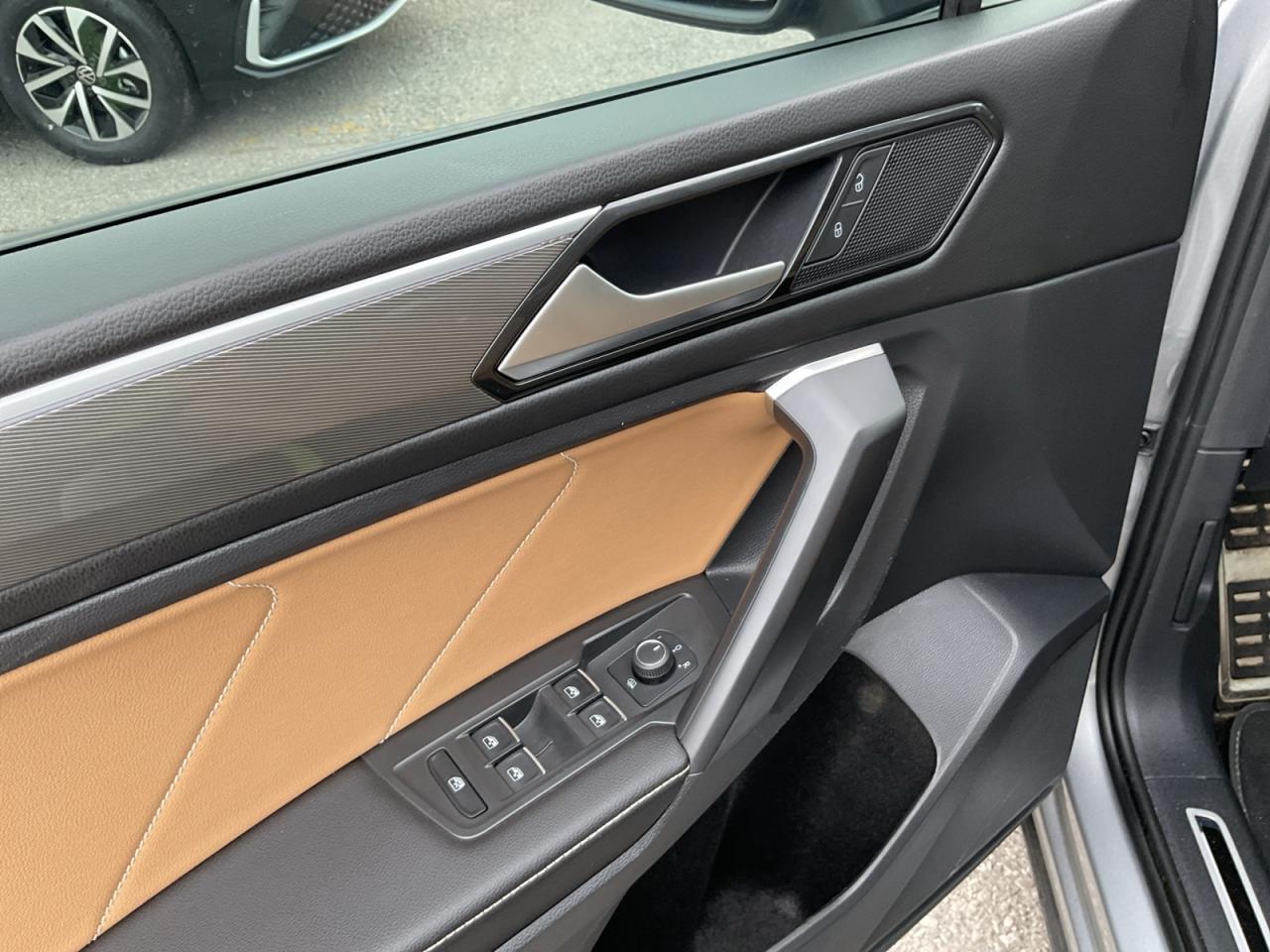 2023 Volkswagen Tiguan 2.0L R-Line Black Edition! One Owner Off Lease! Photo