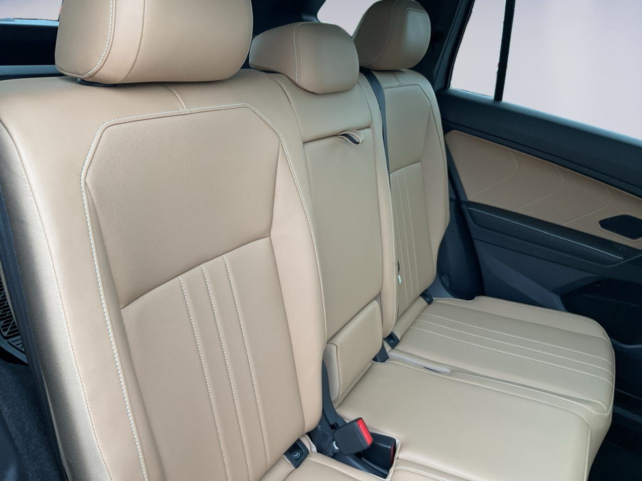 2023 Volkswagen Tiguan 2.0L R-Line Black Edition! One Owner Off Lease! Photo