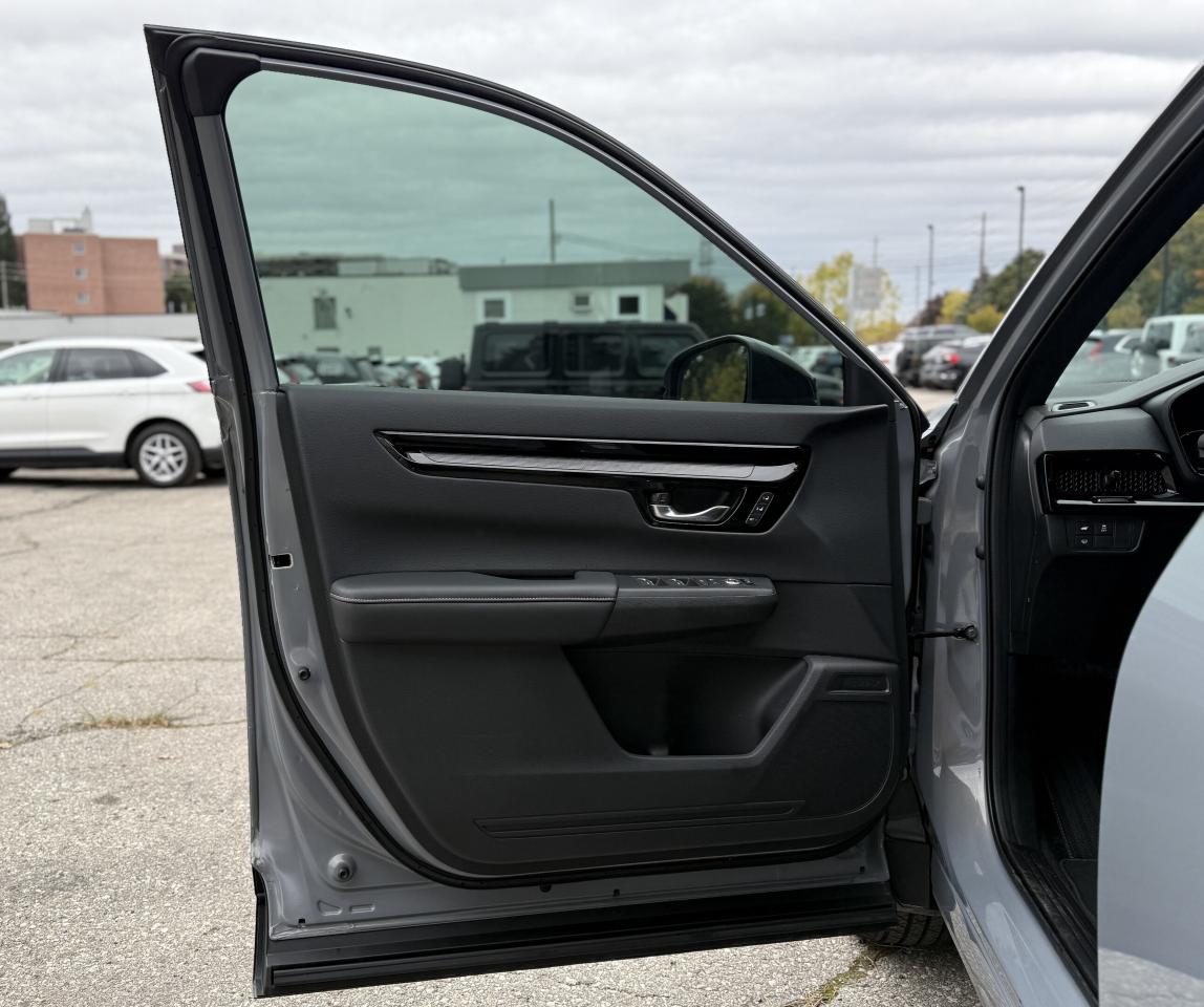 2025 Honda CR-V Hybrid Touring AWD | NAVIGATION | BOSE STEREO | BLUETOOTH Photo