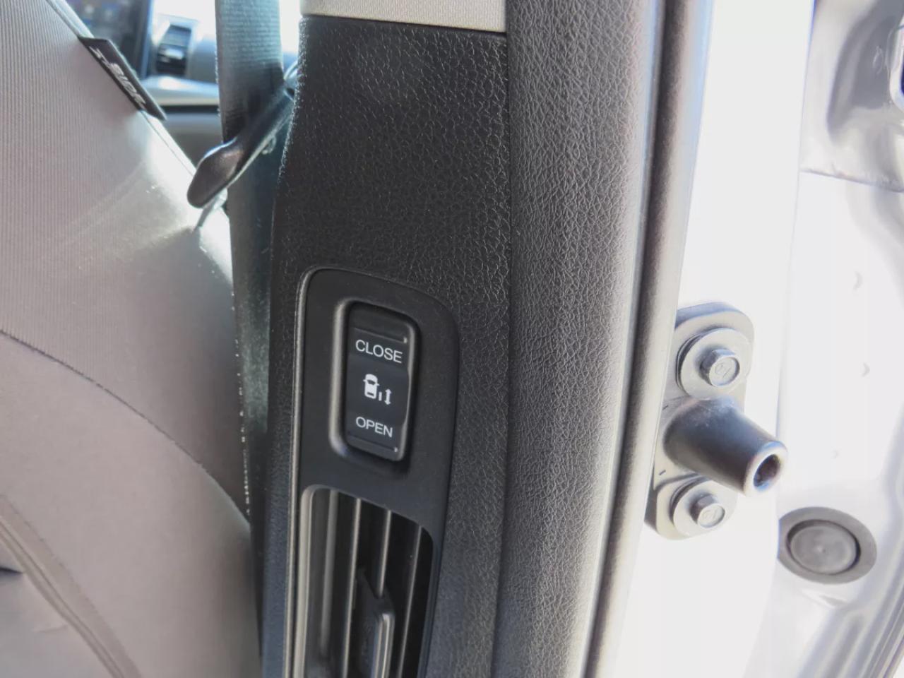 2019 Honda Odyssey EX (**SAFETY/CERTIFIED!!**8 PASSENGER!!**TRAILER HITCH**TINTS**ALLOY RIMS**DVD ENTERTAINMENT SYSTEM**SUNROOF**POWER SLIDING DOORS**POWER TAILGATE**LANE ASSIST**COLLISION WARNING**HEATED SEATS**PUSH BUTTON START**ANDROID AUTO/APPLE CARPLAY**REVERSE CAMERA* Photo