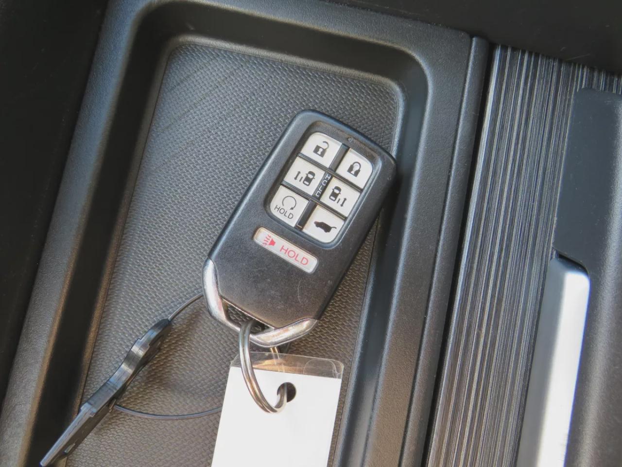 2019 Honda Odyssey EX (**SAFETY/CERTIFIED!!**8 PASSENGER!!**TRAILER HITCH**TINTS**ALLOY RIMS**DVD ENTERTAINMENT SYSTEM**SUNROOF**POWER SLIDING DOORS**POWER TAILGATE**LANE ASSIST**COLLISION WARNING**HEATED SEATS**PUSH BUTTON START**ANDROID AUTO/APPLE CARPLAY**REVERSE CAMERA* Photo