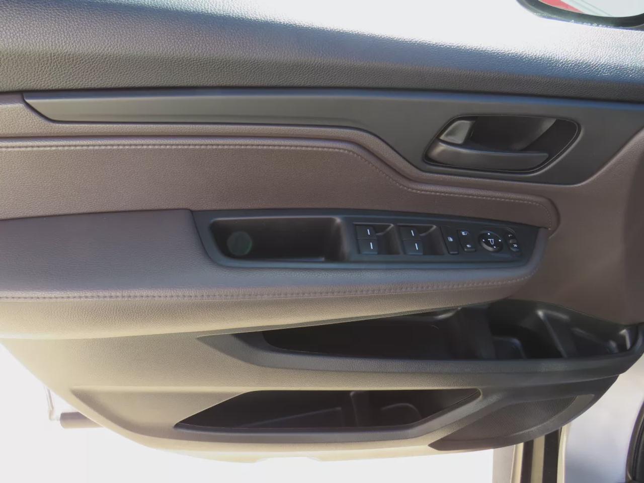 2019 Honda Odyssey EX  | Safety Certified | 8 Passenger | Trailer Hitch | Tints | Alloy Rims | DVD Entertainment System | Sunroof | Power Sliding Doors | Photo