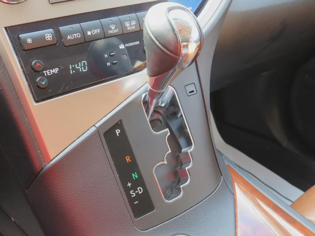 2015 Lexus RX 350 Sportdesign (**CLEAN TITLE/NO ACCIDENTS!!**SAFETY/CERTIFIED!!**AWD**ALLOY RIMS**LEATHER**SUNROOF**REVERSE CAMERA**POWER/MEMORY SEATS**PUSH BUTTON START**DIGITAL TOUCHSCREEN**CD PLAYER**REAR PRIVACY COVER**CRUISE CONTROL**BLUETOOTH**) Photo