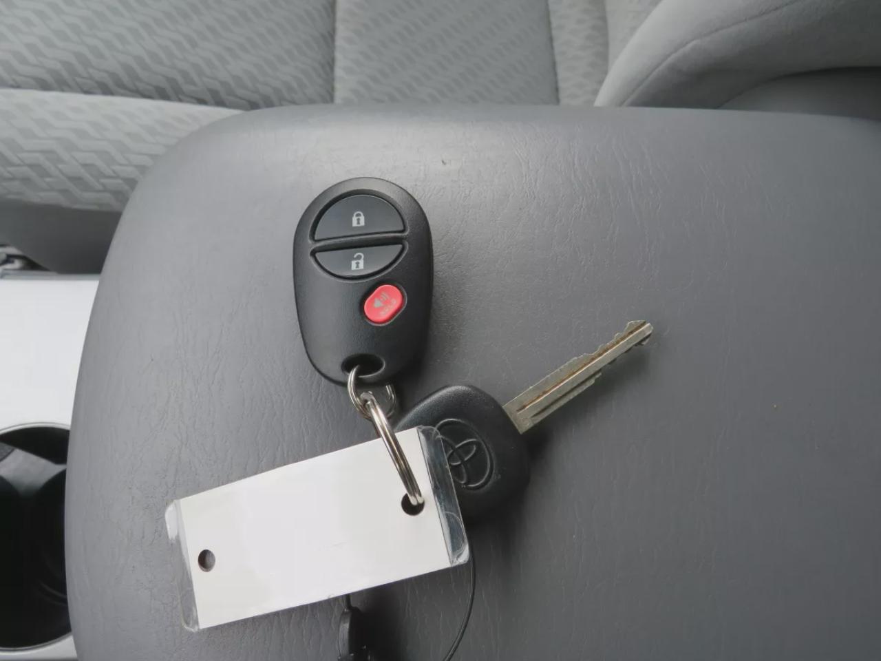 2011 Toyota Tacoma BASE (4X4**RARE!!**SAFETY/CERTIFIED!!**SOLID FRAME!!**MANUAL TRANSMISSION**A/C**TRAILER HITCH**ALLOY RIMS**POWER DOORS**POWER LOCKS**CD PLAYER**) Photo