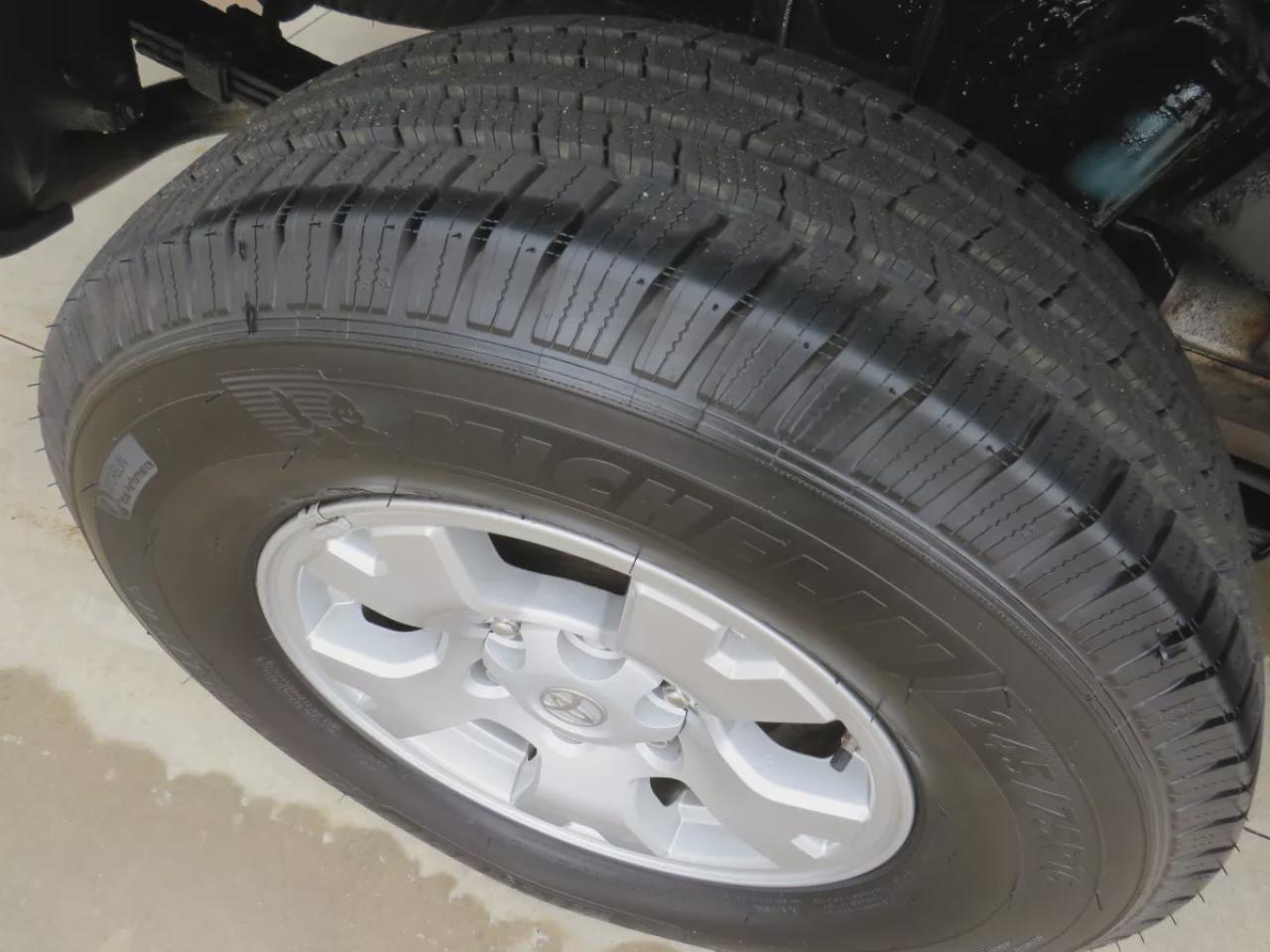 2011 Toyota Tacoma BASE (4X4**RARE!!**SAFETY/CERTIFIED!!**SOLID FRAME!!**MANUAL TRANSMISSION**A/C**TRAILER HITCH**ALLOY RIMS**POWER DOORS**POWER LOCKS**CD PLAYER**) Photo