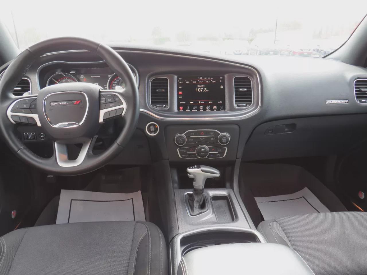 2017 Dodge Charger SXT (**SAFETY/CERTIFIED!!**AWD**ALLOY RIMS**REMOTE START**NAVIGATION**SUNROOF**FOG LIGHTS**REVERSE CAMERA**DUAL CLIMATE CONTROL**POWER SEATS**PUSH BUTTON START**HEATED SEATS**DIGITAL TOUCHSCREEN**CRUISE CONTROL**BLUETOOTH**) Photo4