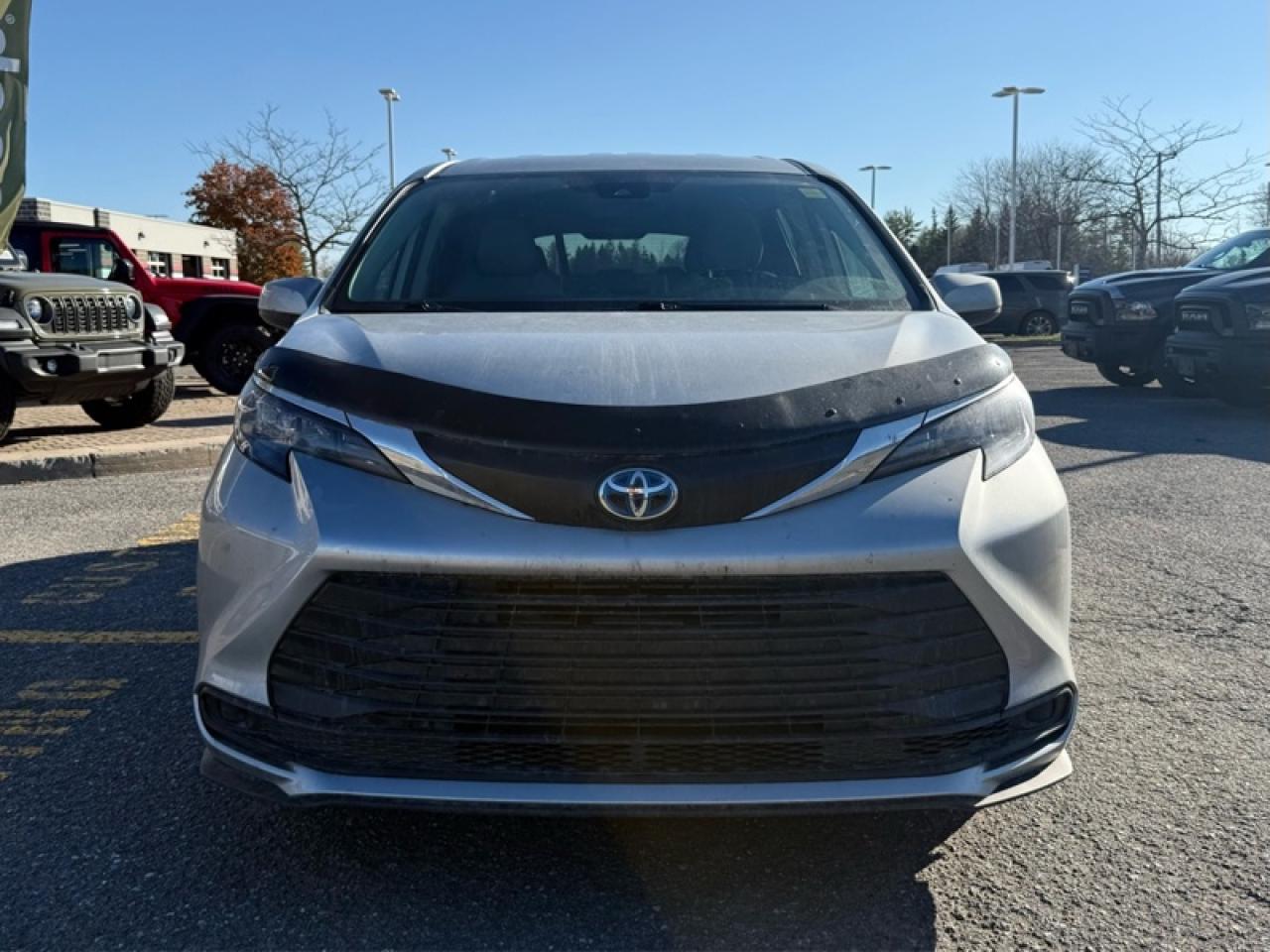 2024 Toyota Sienna LE Photo