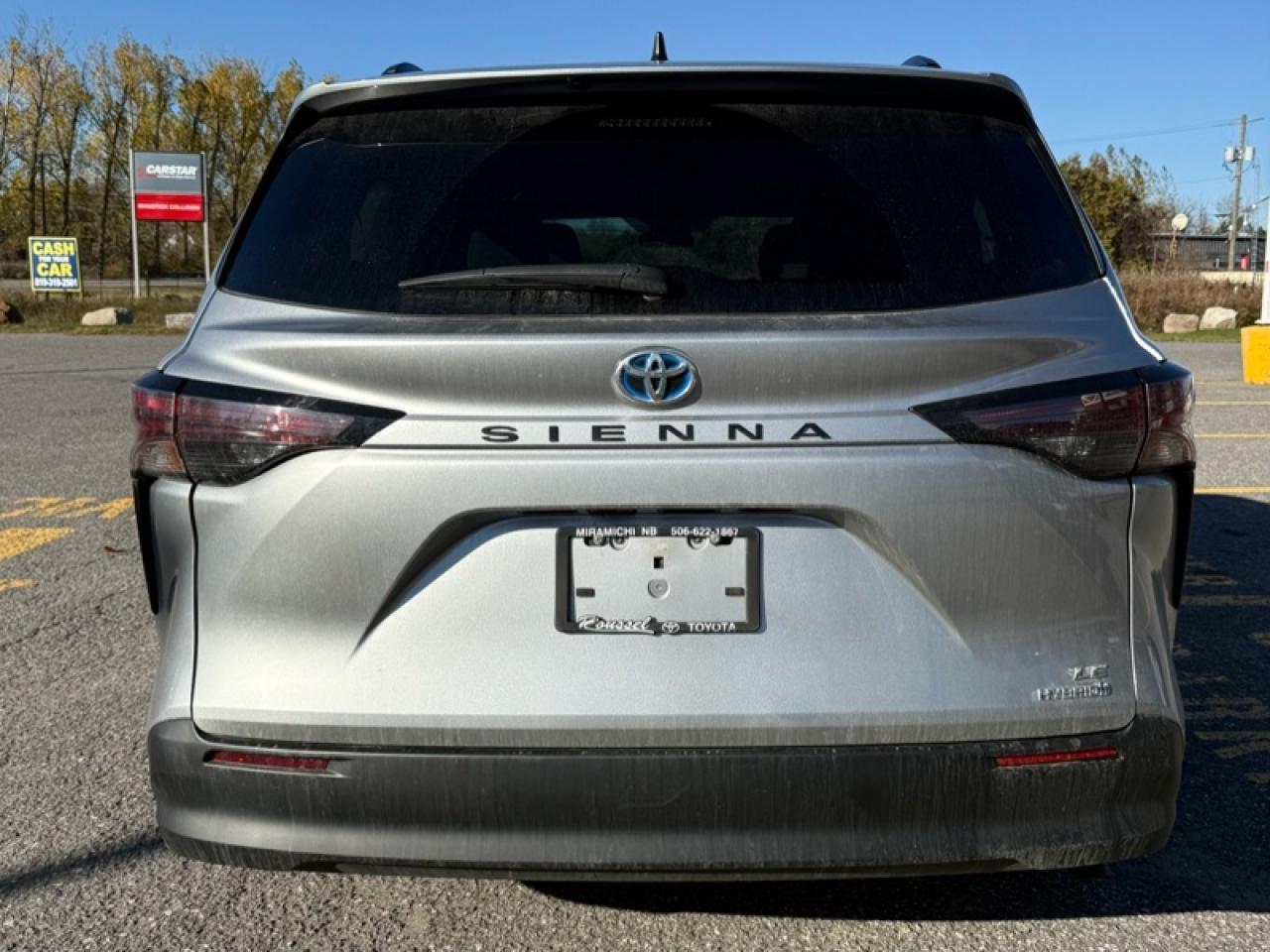 2024 Toyota Sienna LE Photo