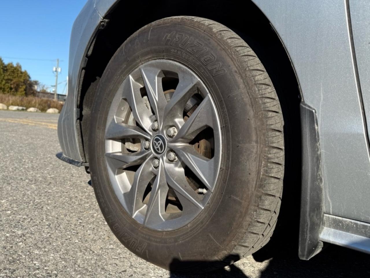 2024 Toyota Sienna LE Photo