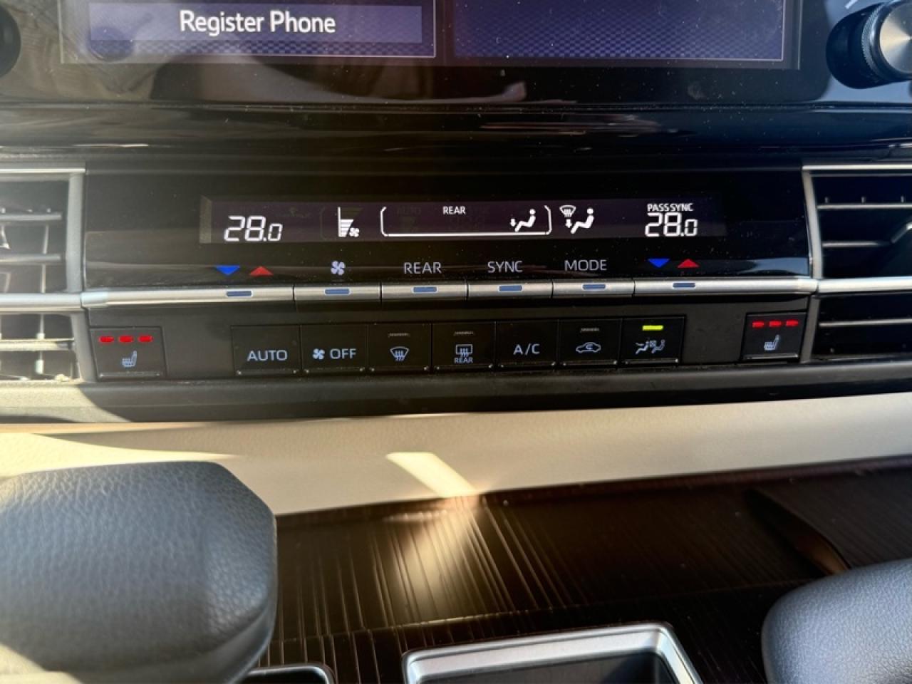 2024 Toyota Sienna LE Photo