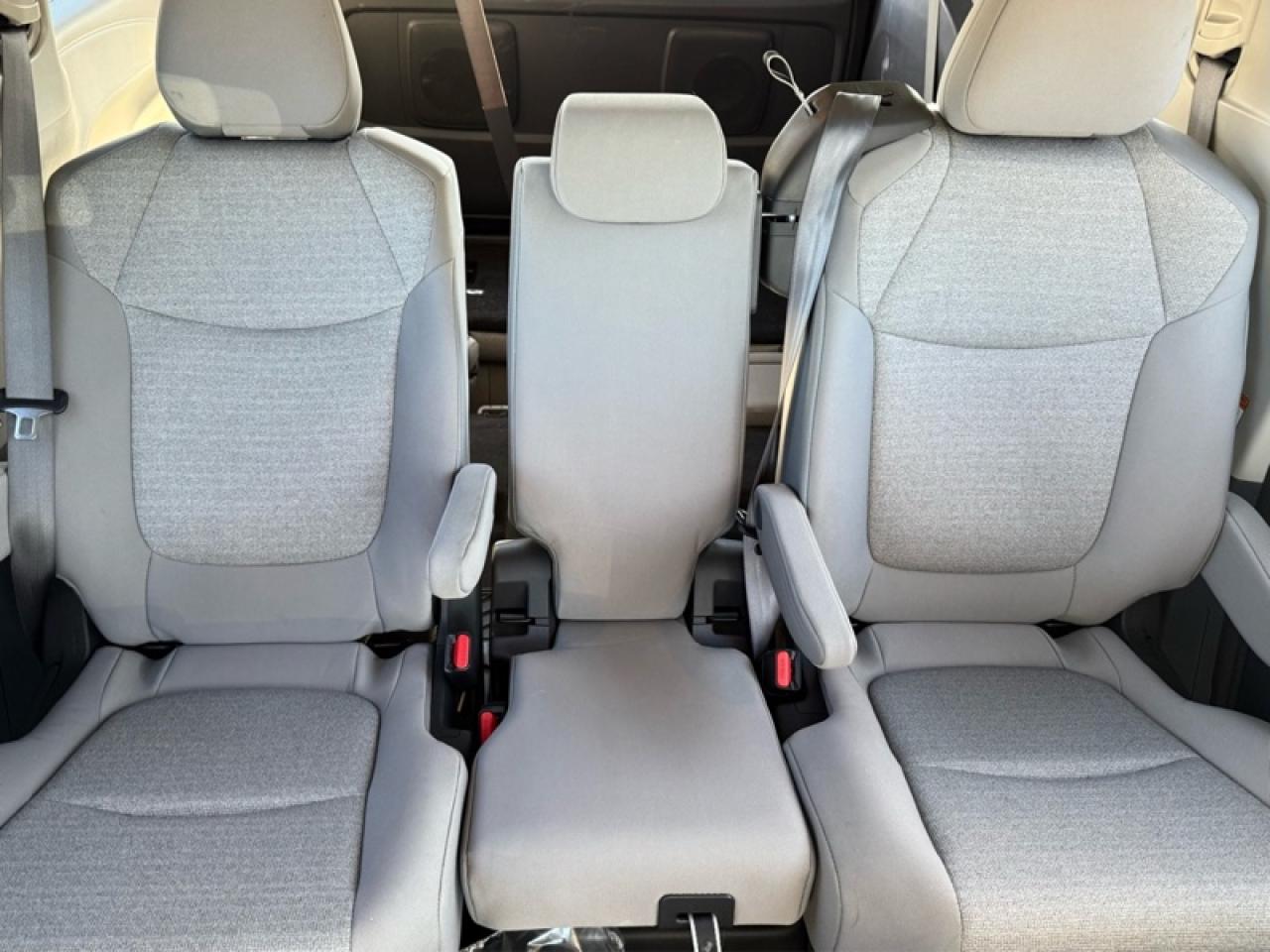 2024 Toyota Sienna LE Photo