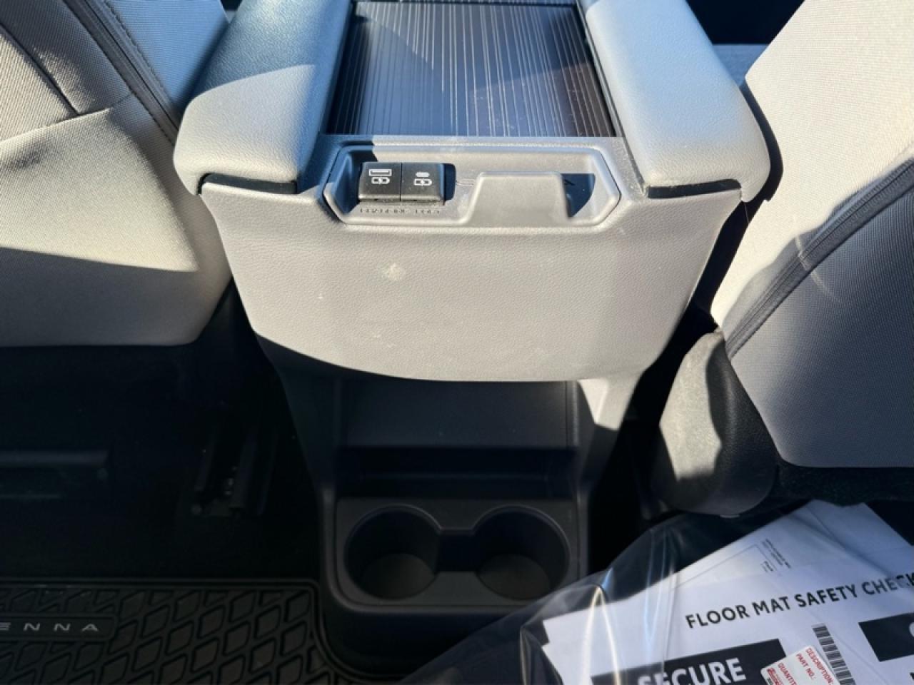 2024 Toyota Sienna LE Photo