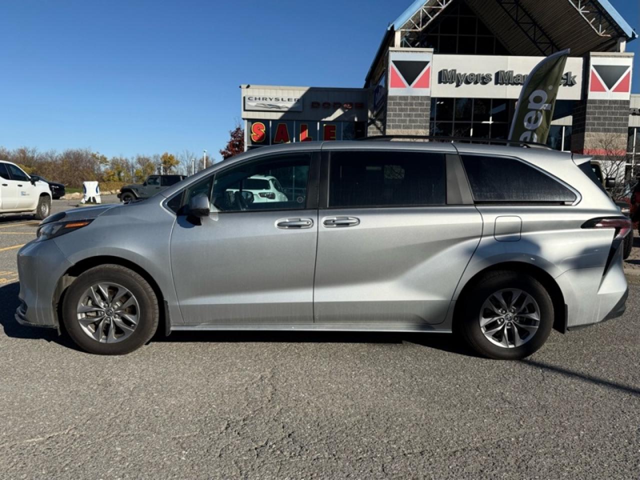 2024 Toyota Sienna LE Photo