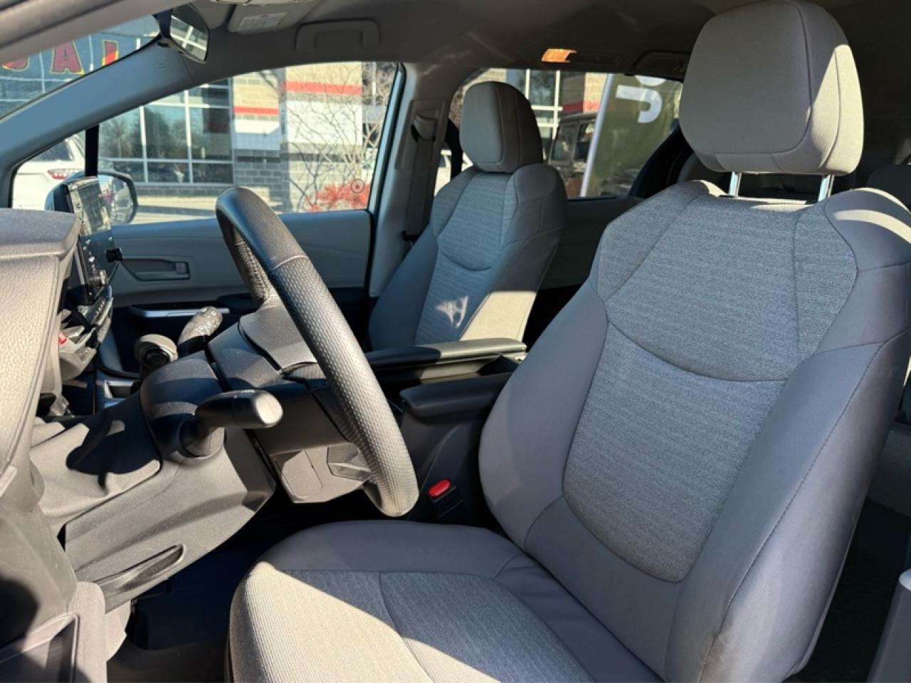 2024 Toyota Sienna LE Photo