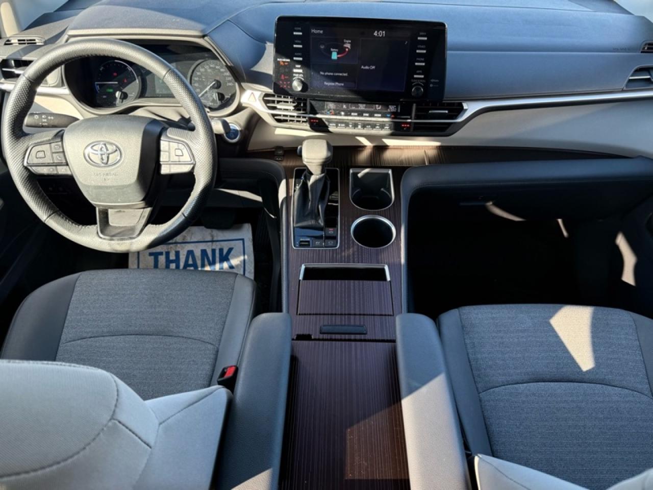 2024 Toyota Sienna LE Photo