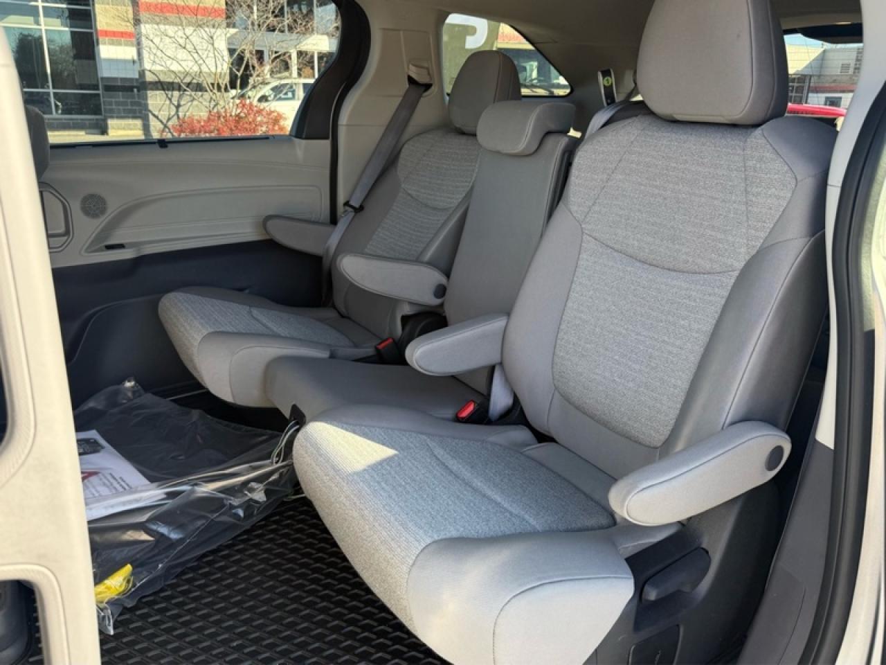 2024 Toyota Sienna LE Photo