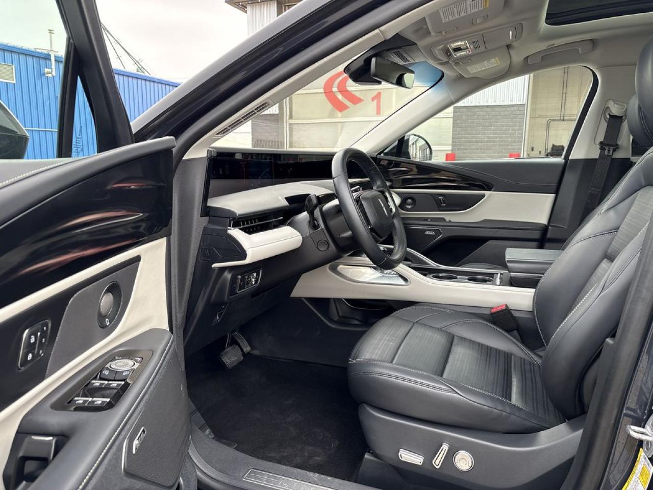 2024 Lincoln Nautilus RESERVE Photo5