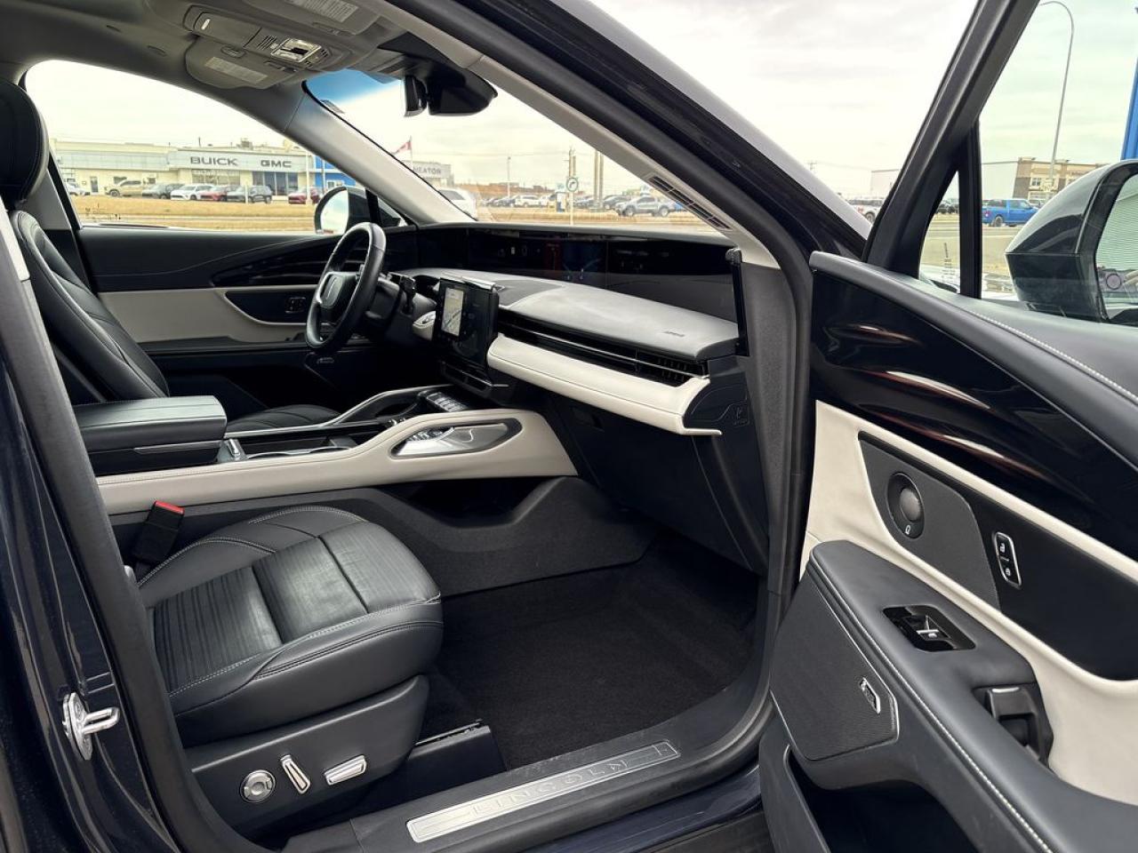 2024 Lincoln Nautilus RESERVE Photo5